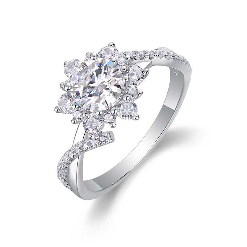 Elegant Round Moissanite Ring in 925 Silver