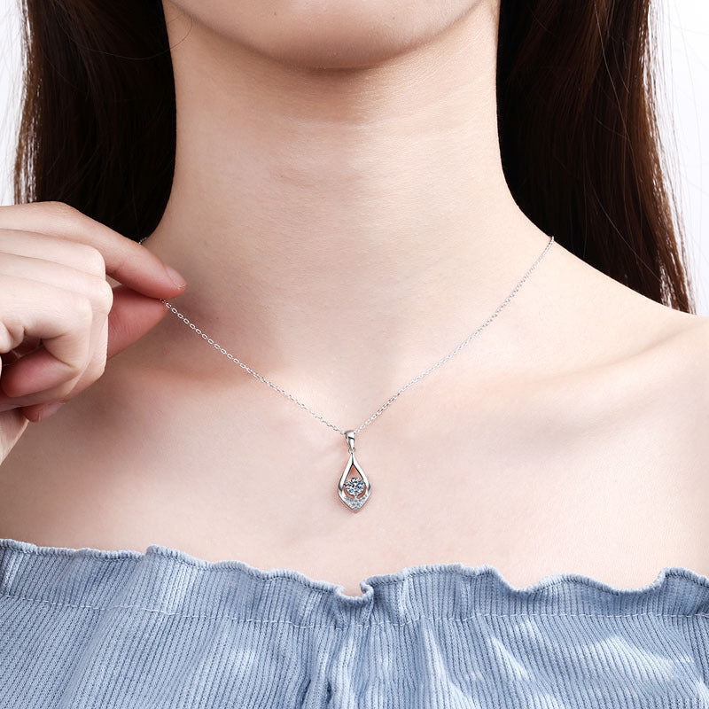 S925 Sterling Silver Teardrop Pendant Necklace - 0.5CT Moissanite Three-Prong Collarbone Chain