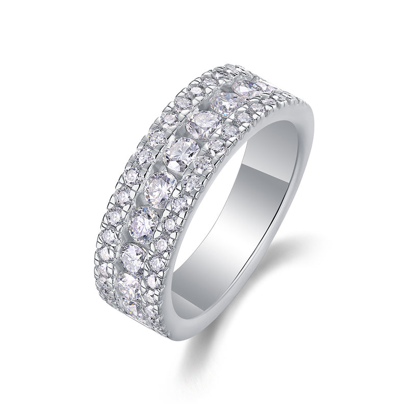 Subtle Round Moissanite Ring in 925 Silver