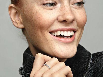 Sparkling Twisted Lines Ring