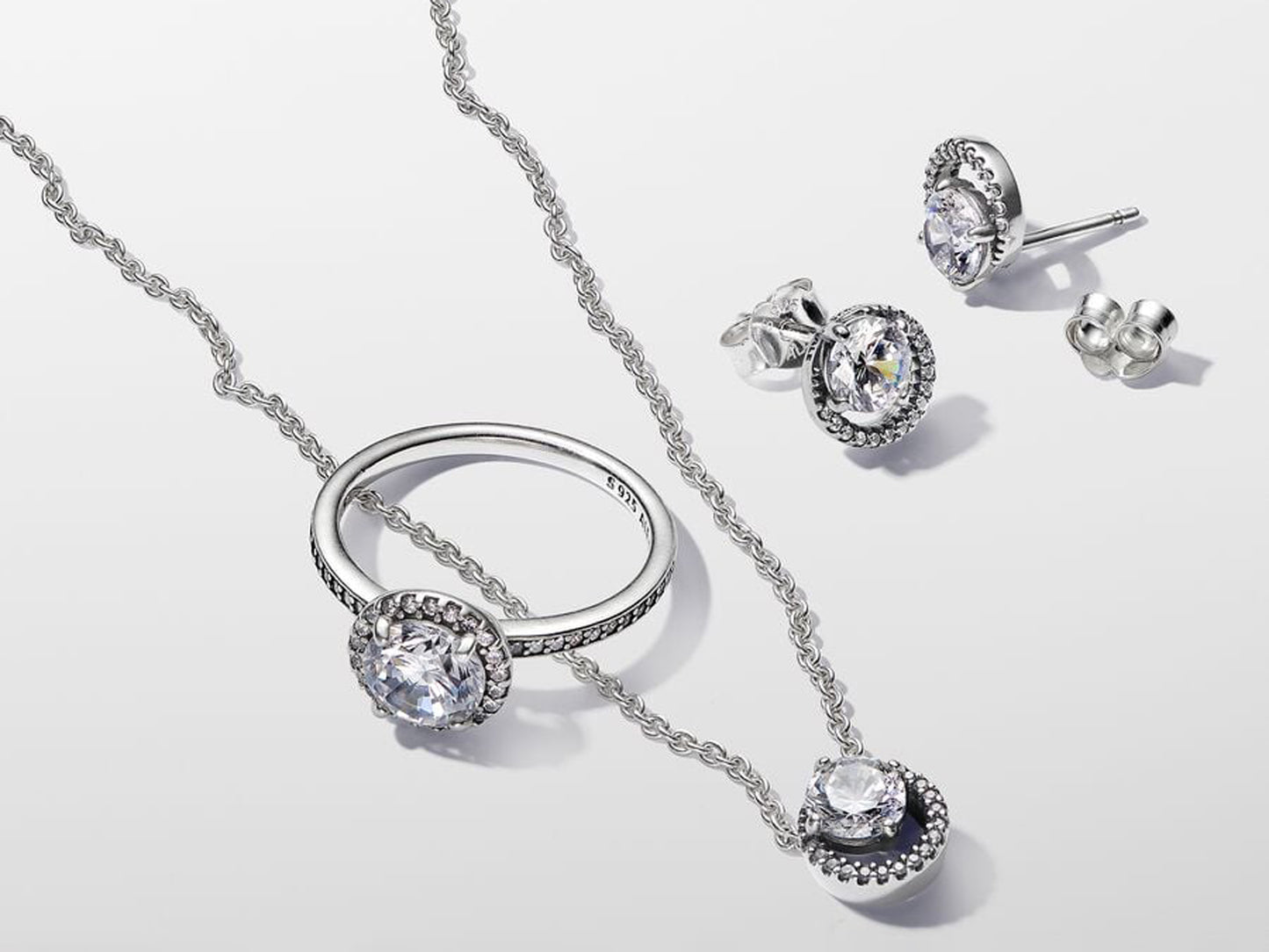 Sparkling Round Halo Pendant Collier Necklace