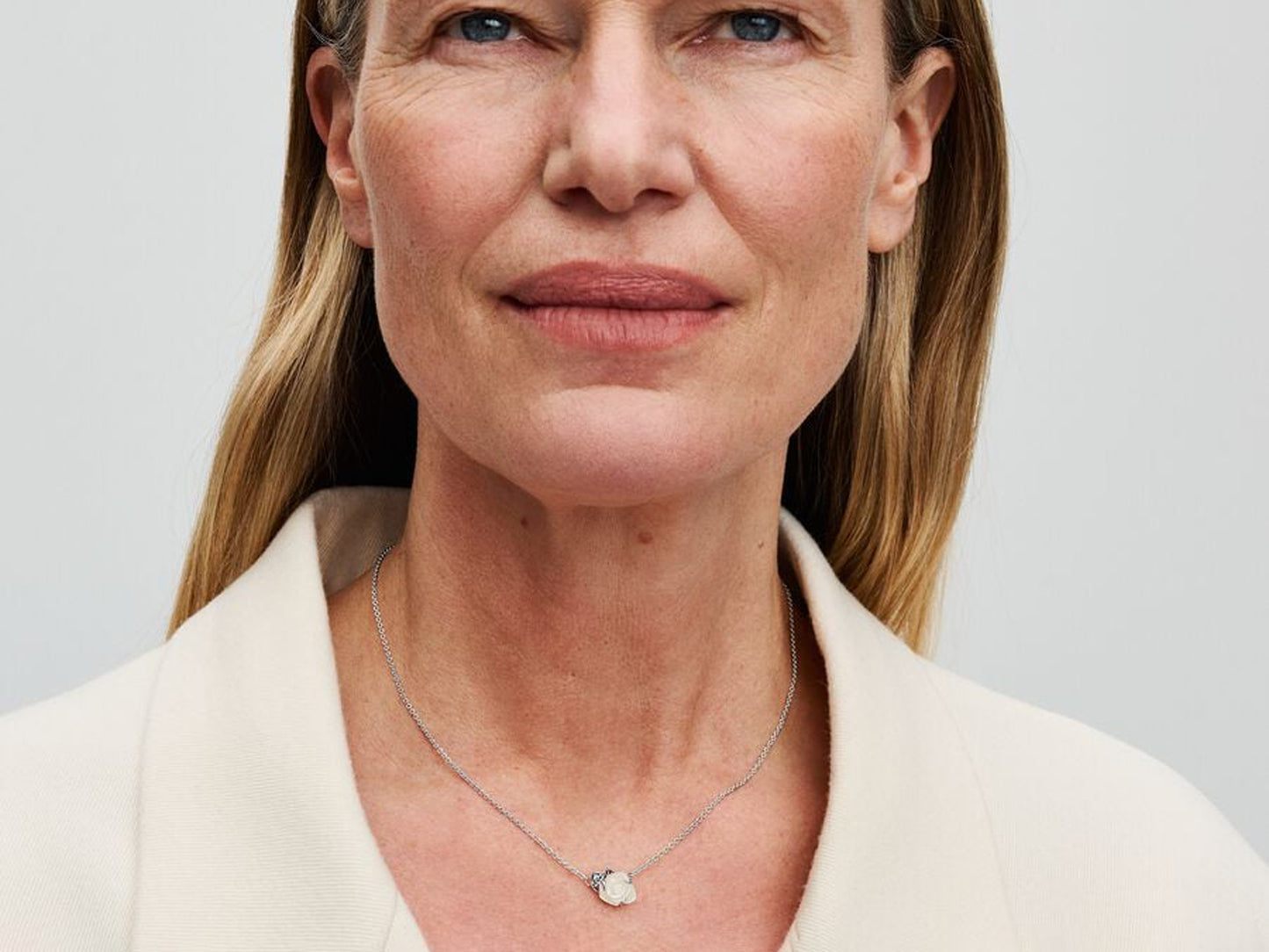 White Rose in Bloom Collier Necklace