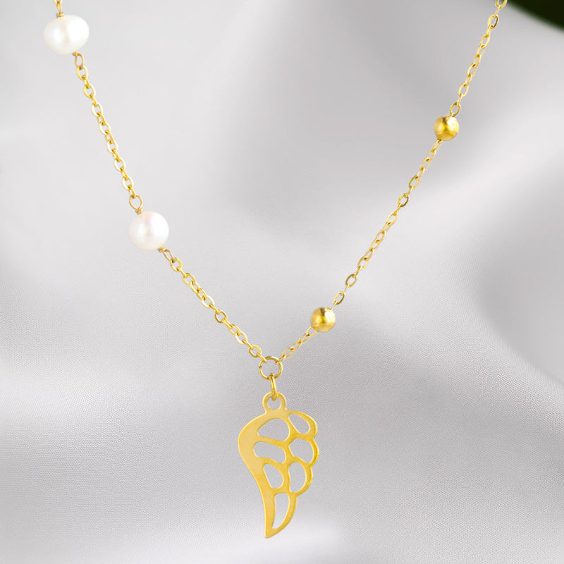 Gold Stainless Steel O-Chain Necklace with Pearl and Leaf Pendant