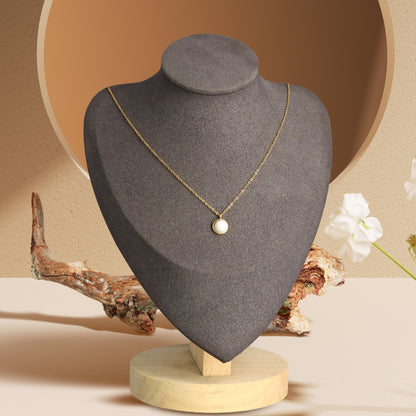 Chic Gold O-Chain Necklace with White Half-Circle Pendant