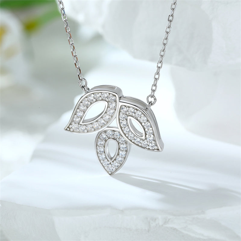 925 Sterling Silver Clover Leaf Pendant Necklace - Elegant Nature-Inspired Collarbone Chain