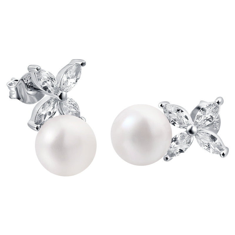 925 Sterling Silver Four-Leaf Clover Pearl Stud Earrings – Elegant Korean-Inspired Jewelry