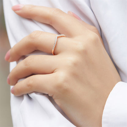 925 Sterling Silver Heart-Shaped Zircon Ring – Elegant Single Row Pavé Band