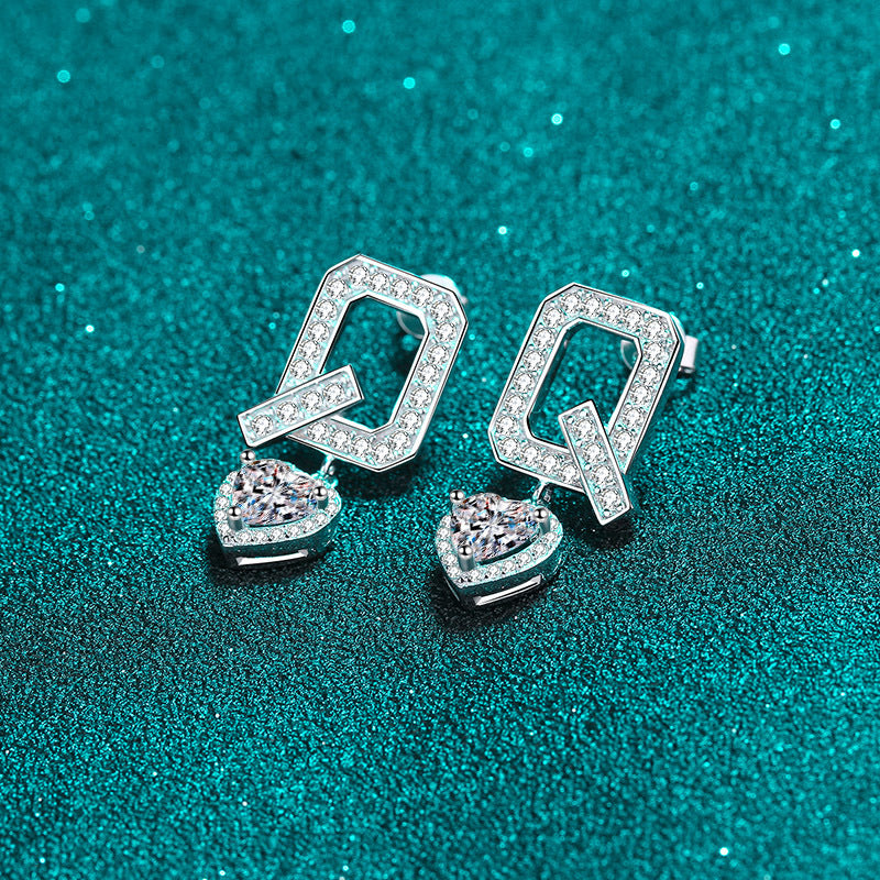 925 Sterling Silver "Q" Letter Stud Earrings with Heart-Shaped Moissanite – PT950 Gold Plated