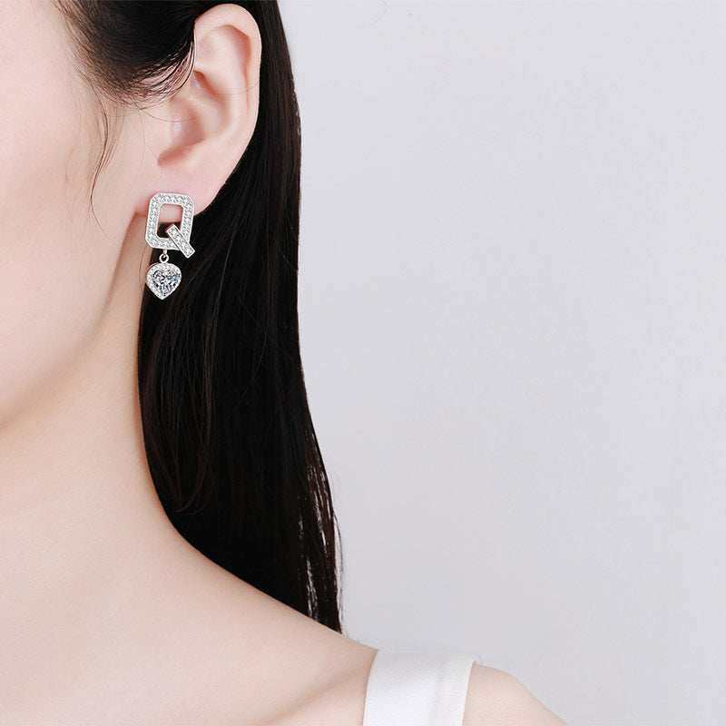 925 Sterling Silver "Q" Letter Stud Earrings with Heart-Shaped Moissanite – PT950 Gold Plated