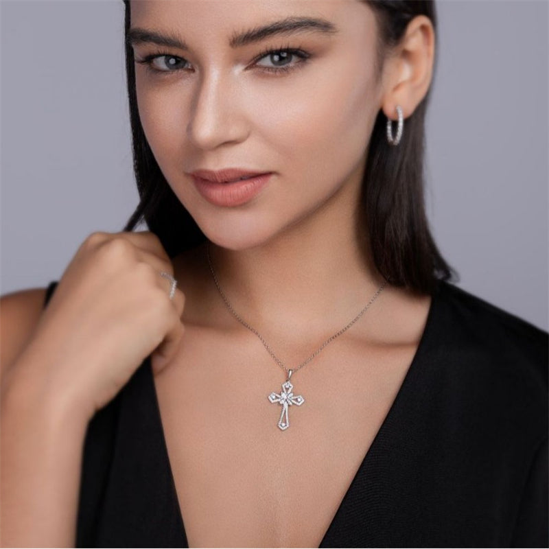 Chic Geometric Pendant Necklace for Stylish Women