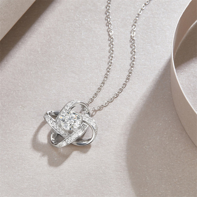 Chic Geometric Pendant Necklace for Stylish Women