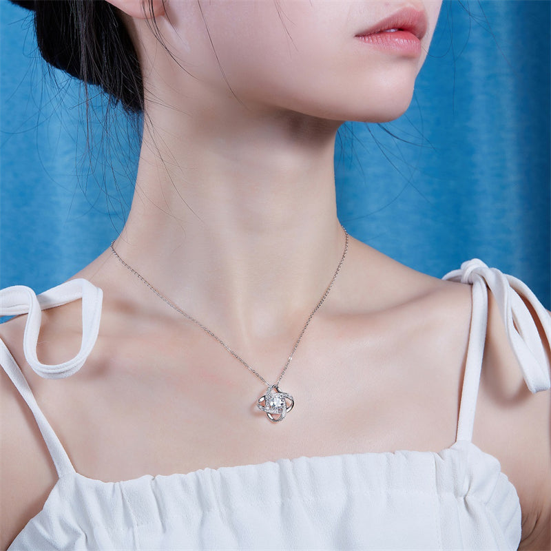 Chic Geometric Pendant Necklace for Stylish Women