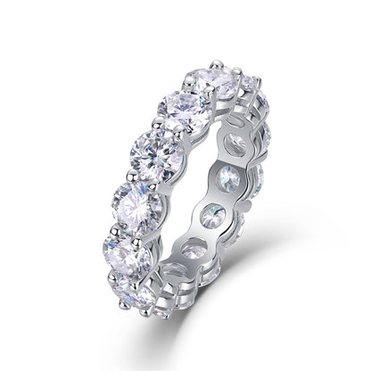 Chic Silver Band with Round Moissanite Design