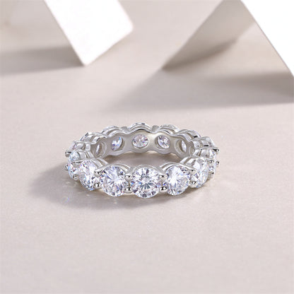 Chic Silver Band with Round Moissanite Design