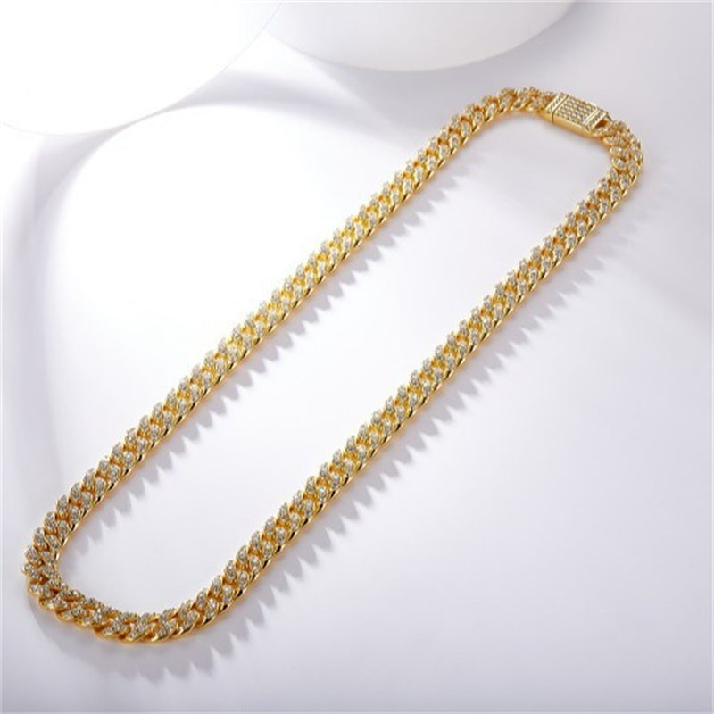 Chic Unisex Gold-Tone Necklace with Sparkling Moissanite