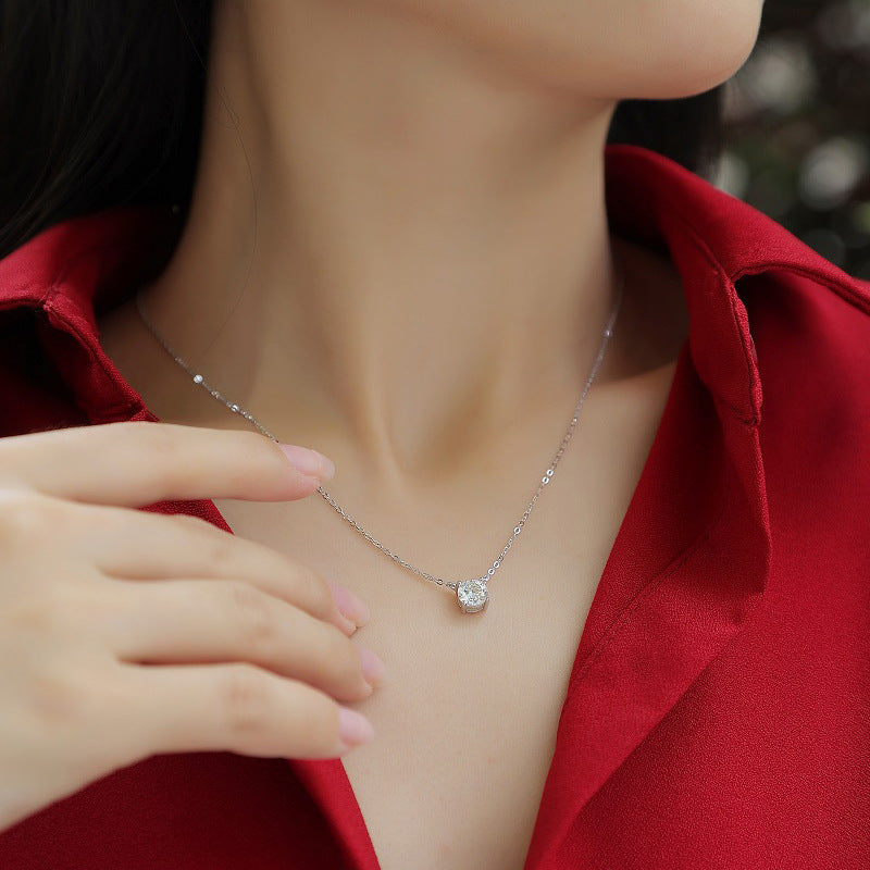 Delicate Collarbone Chain Necklace Featuring Moissanite