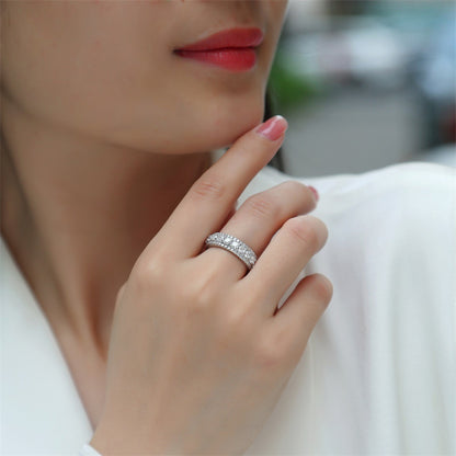 Elegant Geometric Silver Band for Fashionable Women