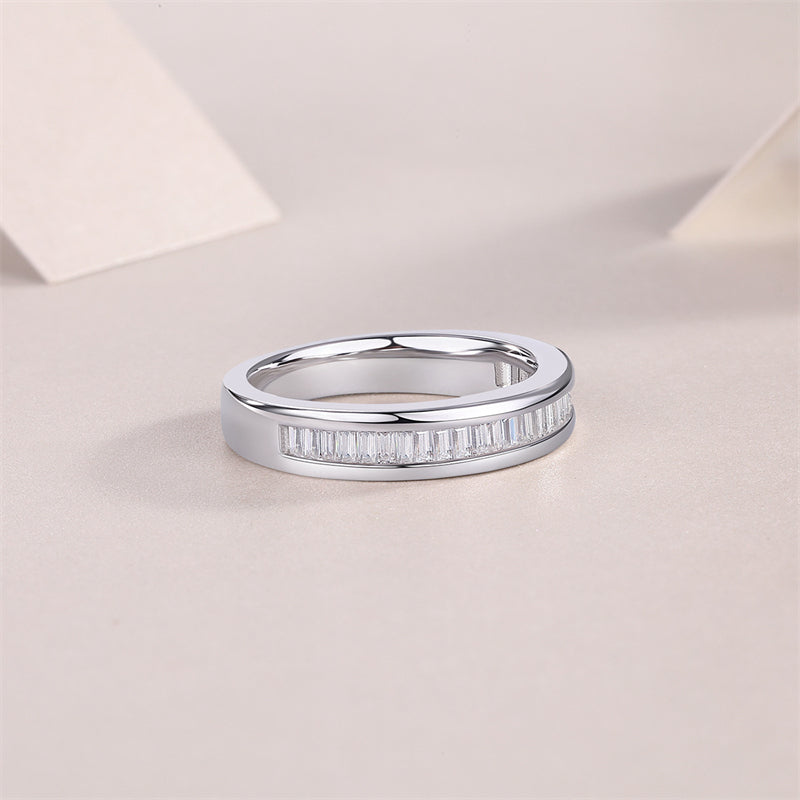 Elegant Round Moissanite Ring in 925 Silver