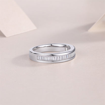 Elegant Round Moissanite Ring in 925 Silver