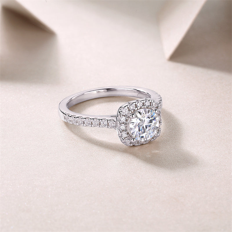 Fashionable Geometric Moissanite Ring for Modern Women