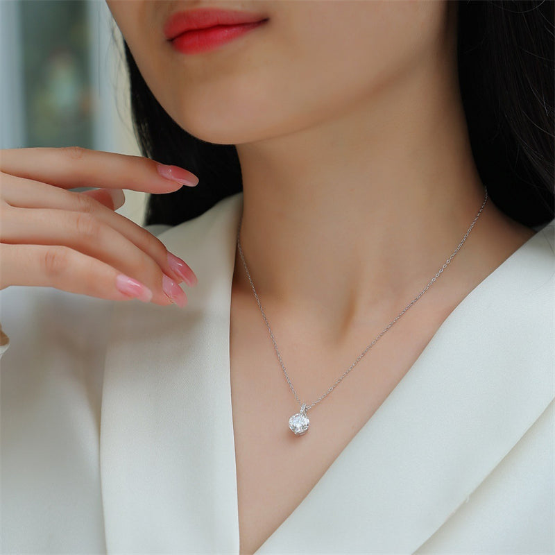 Fashionable Geometric Pendant Necklace for Modern Women