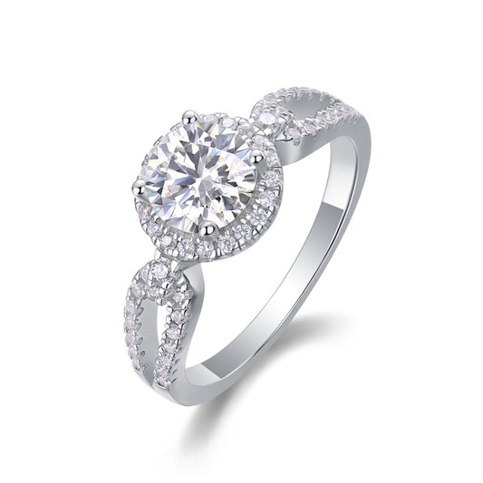 Fashionable Silver Band with 1ct Round Moissanite