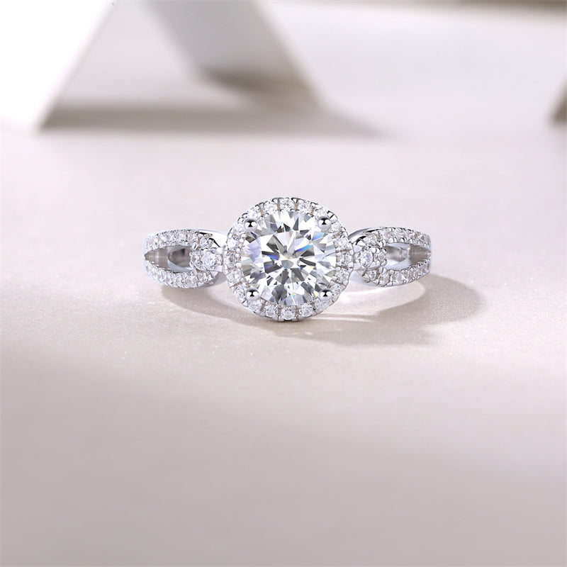 Fashionable Silver Band with 1ct Round Moissanite