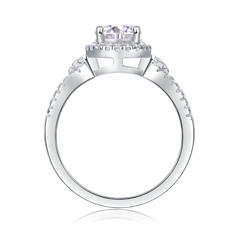 Fashionable Silver Band with 1ct Round Moissanite