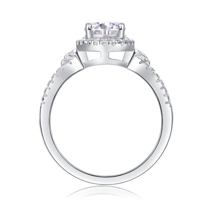 Fashionable Silver Band with 1ct Round Moissanite