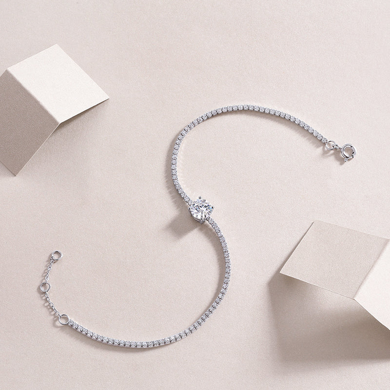 Glimmering Geometric Bracelet with Moissanite