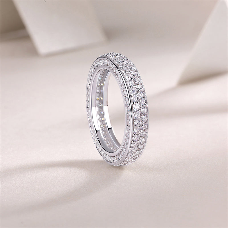 Glimmering Silver Ring with Moissanite