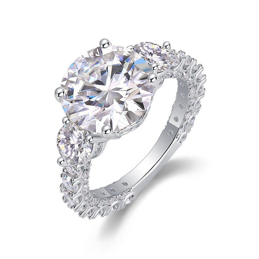 Luxurious Round Moissanite Ring in 925 Silver