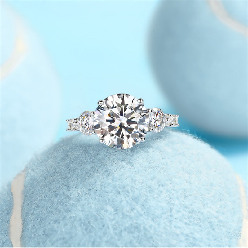 Luxurious Round Moissanite Ring in 925 Silver