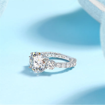 Luxurious Round Moissanite Ring in 925 Silver