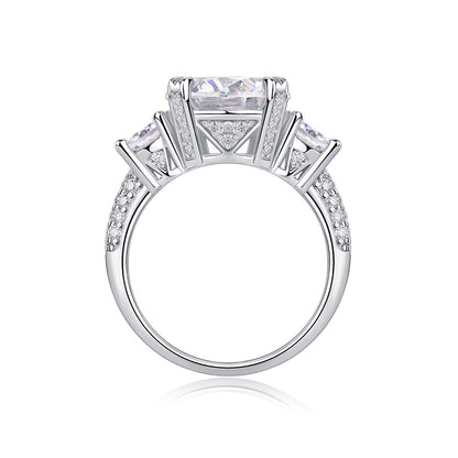Luxurious Round Moissanite Ring in 925 Silver