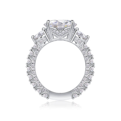 Luxurious Round Moissanite Ring in 925 Silver