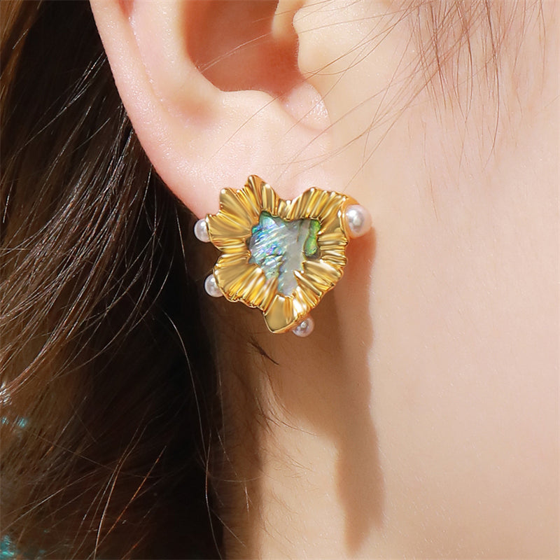 Minimalist Geometric Heart Stud Earrings in Gold-Plated 925 Silver