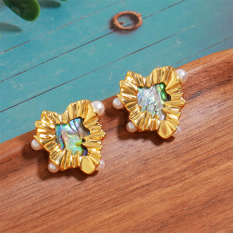 Minimalist Geometric Heart Stud Earrings in Gold-Plated 925 Silver