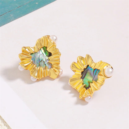 Minimalist Geometric Heart Stud Earrings in Gold-Plated 925 Silver