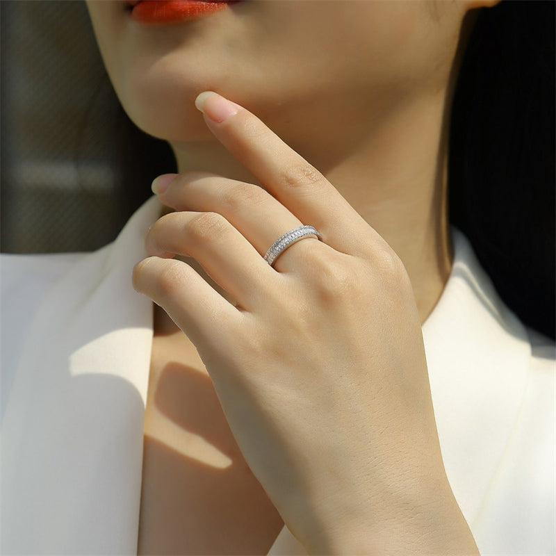 Minimalist Moissanite Ring in 925 Silver