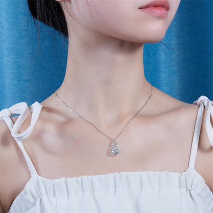 Modern Women's Necklace with Geometric Gourd Pendant