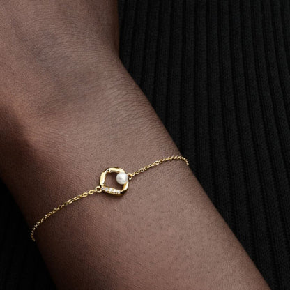 14k Gold Pearl Circle Bracelet