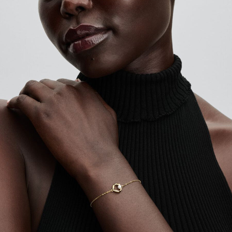 14k Gold Pearl Circle Bracelet