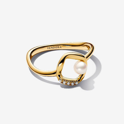 Pearl & Pavé Gold Circle Ring