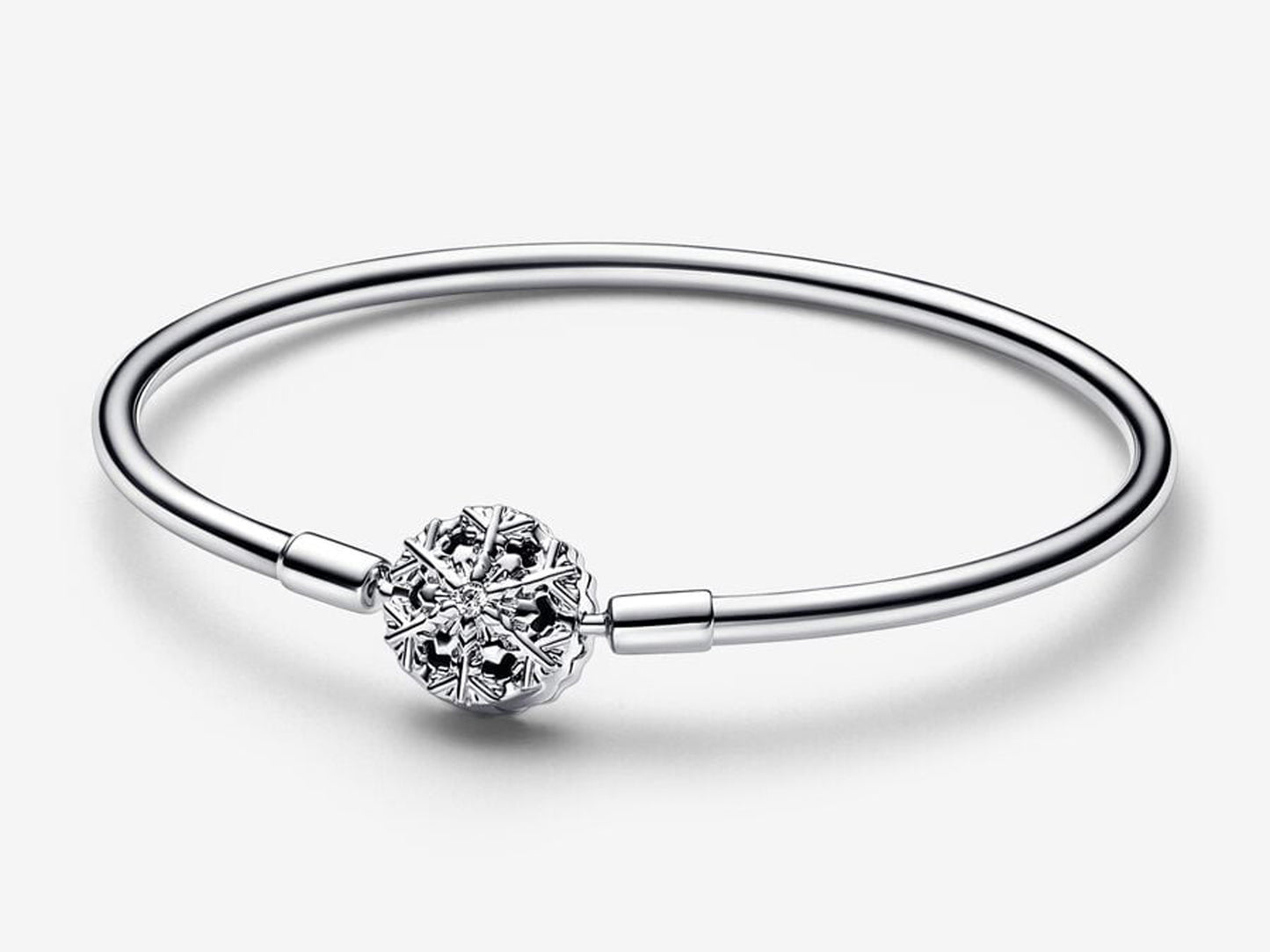 Sparkling Snowflake Clasp Bangle