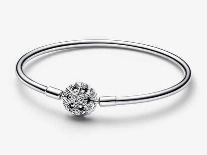 Sparkling Snowflake Clasp Bangle