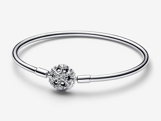 Sparkling Snowflake Clasp Bangle