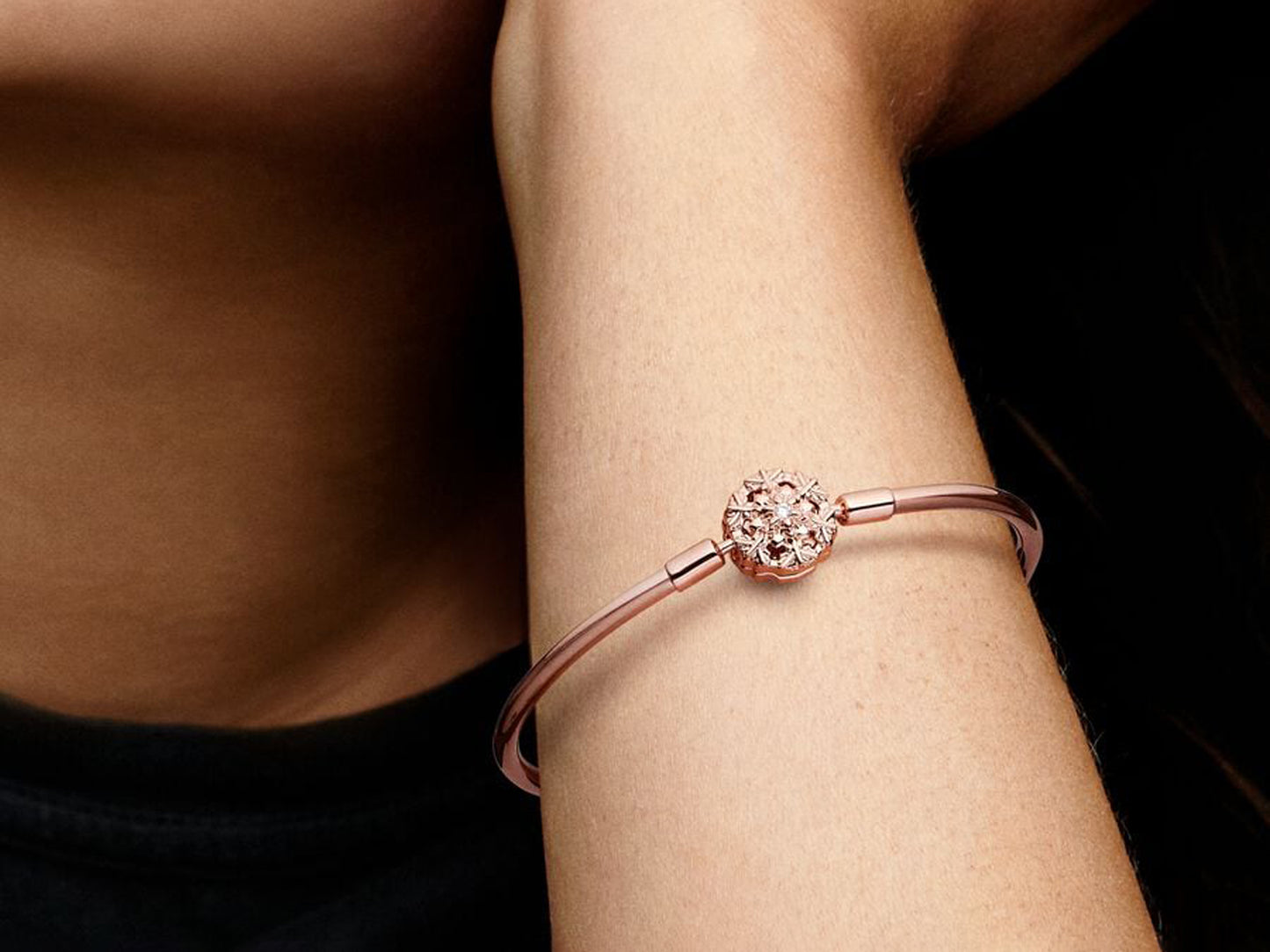Sparkling Snowflake Clasp Bangle