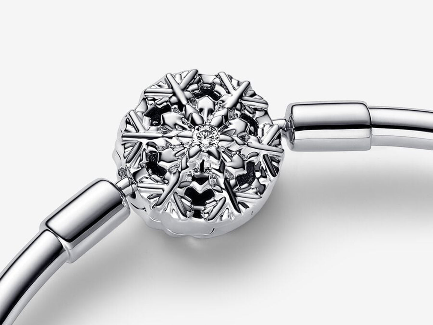Sparkling Snowflake Clasp Bangle