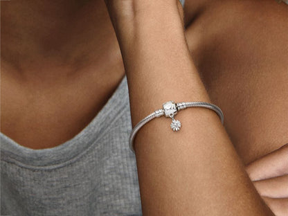 Daisy Flower Clasp Snake Chain Bracelet